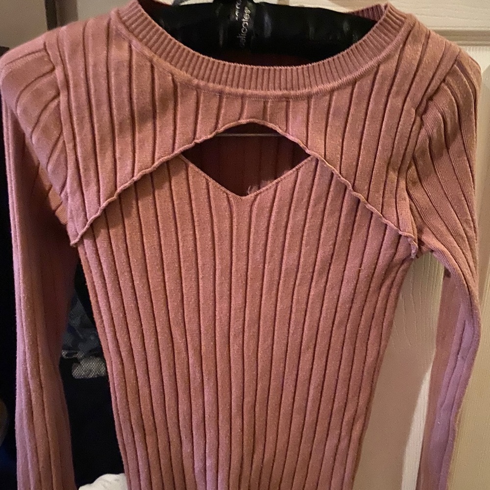 Peek a boo top